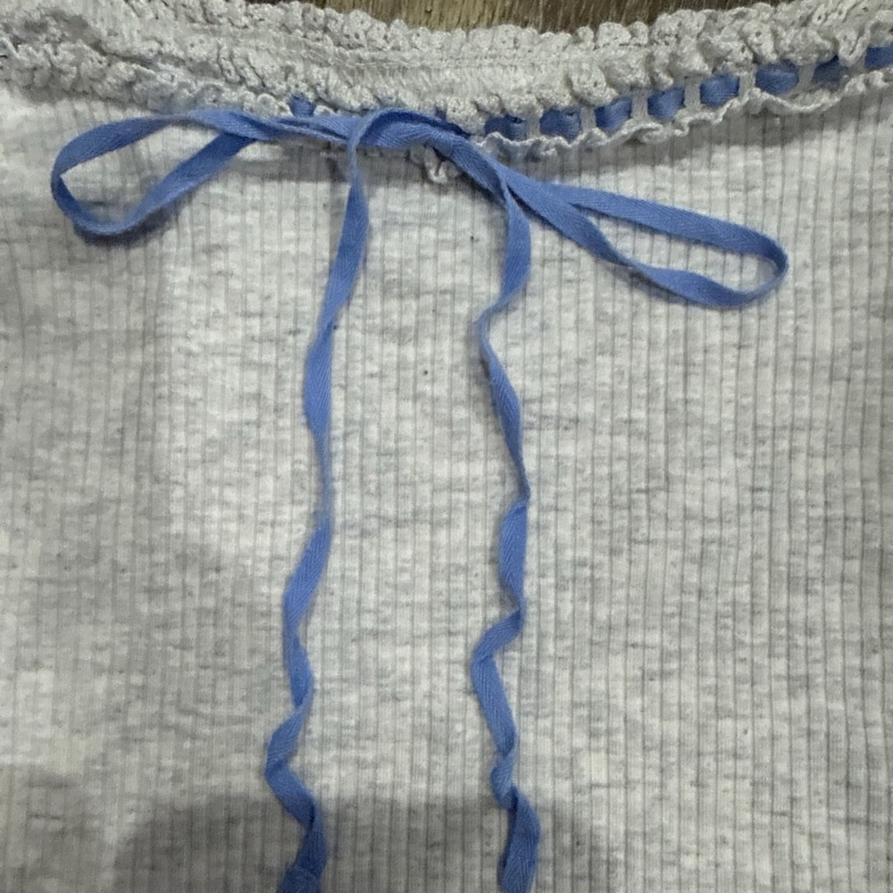 American Eagle Outfitters Light Gray Ribbed Tank Top with Blue Trim - Picture 2 of 4